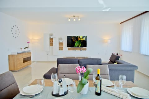 Living room, Dining area