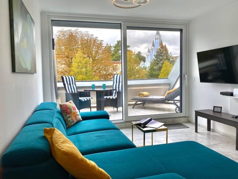 TV and multimedia, View (from property/room), Balcony/Terrace, Living room, Seating area, Landmark view, Landmark view