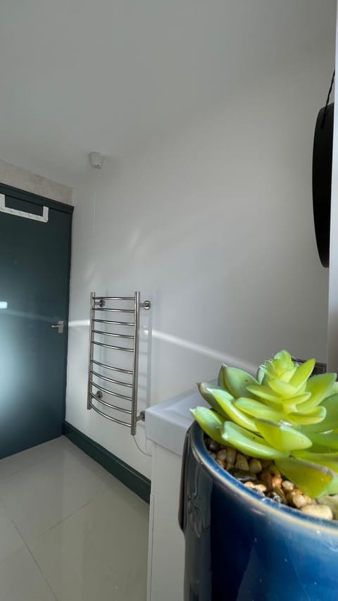 The Aylestone - Leicester City 2 Bed Top Floor Apartment , Free Parking by YO ROOM! Apartment in Leicester