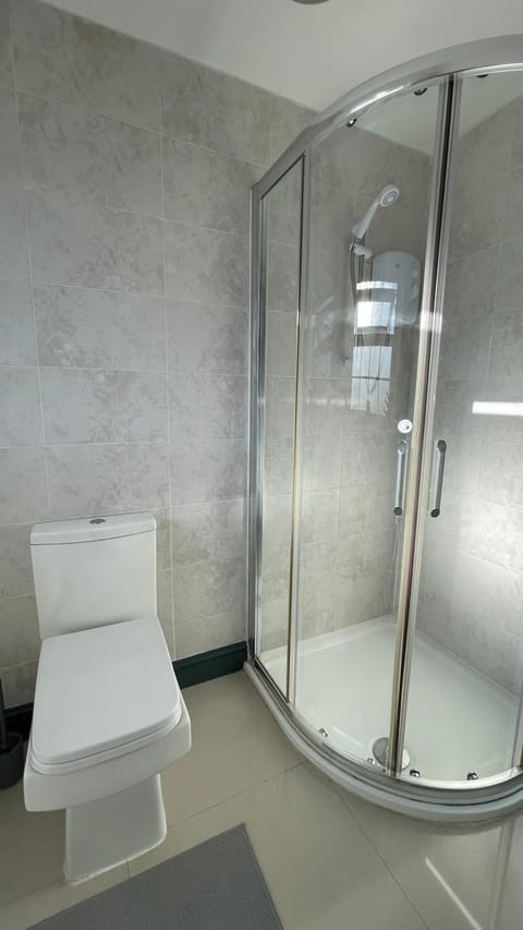 The Aylestone - Leicester City 2 Bed Top Floor Apartment , Free Parking by YO ROOM! Apartment in Leicester