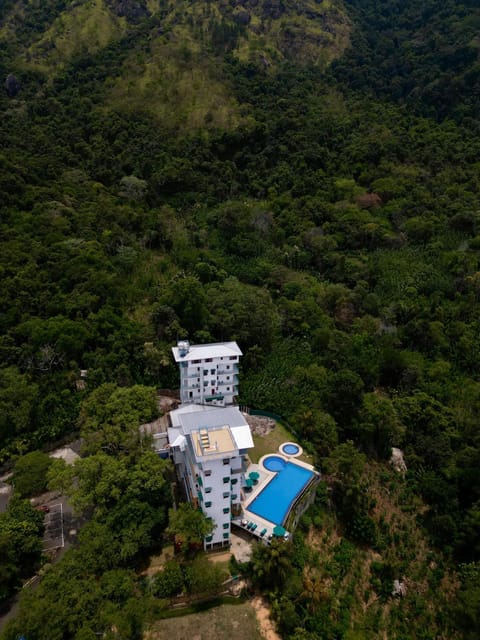 Property building, Day, Natural landscape, Bird's eye view, Mountain view, Pool view, Swimming pool