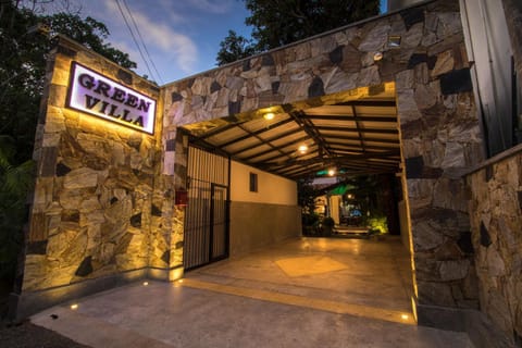 Facade/entrance