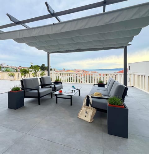 Balcony/Terrace, Seating area, City view, Sea view