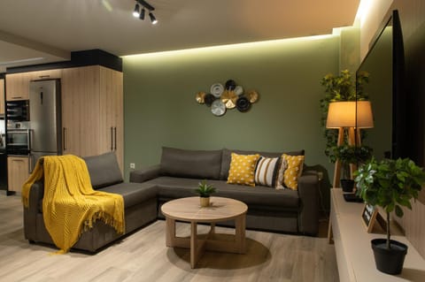 Stylishly decorated house - Free Private Parking & Fibre Internet! Apartment in Heraklion