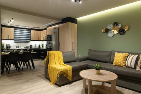 Stylishly decorated house - Free Private Parking & Fibre Internet! Apartment in Heraklion