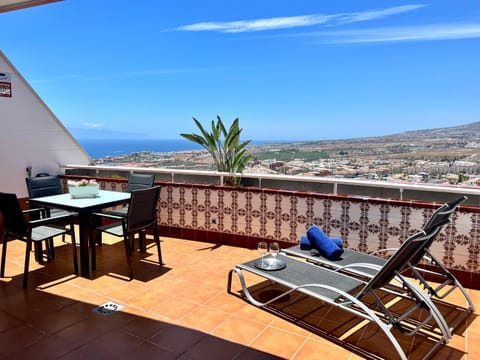 Patio, Natural landscape, View (from property/room), Balcony/Terrace, Seating area, Dining area, Mountain view, Sea view