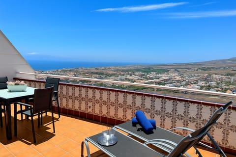 View (from property/room), Balcony/Terrace, Mountain view, Sea view