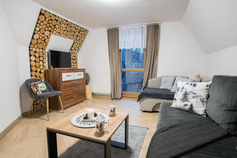 Communal lounge/ TV room, TV and multimedia, Living room, Seating area, Evening entertainment