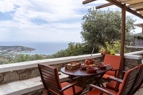 Patio, Natural landscape, View (from property/room), Balcony/Terrace, Balcony/Terrace, Dining area, Mountain view, Sea view, Internal: Not applicable to any particular room