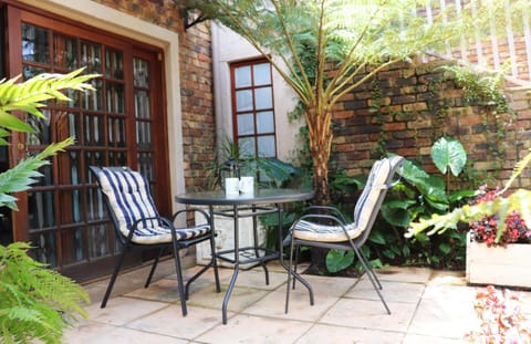 Property building, Patio, Balcony/Terrace