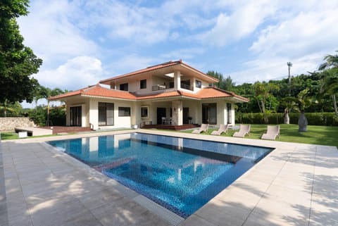 Property building, Day, Pool view, Swimming pool