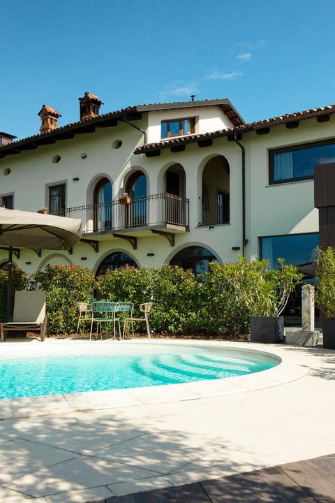 Property building, Swimming pool, Swimming pool