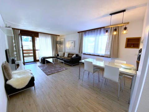 TV and multimedia, Living room, Dining area