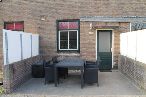 Patio, Facade/entrance