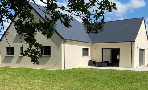 Property building, Garden, Balcony/Terrace