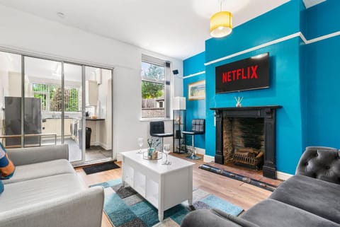 Communal lounge/ TV room, TV and multimedia, Living room