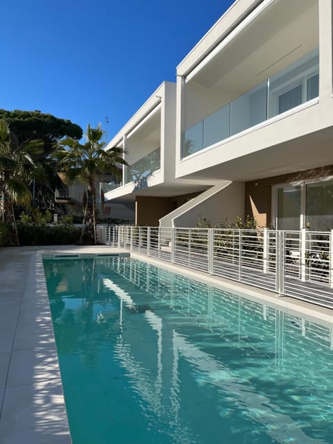 Property building, Swimming pool, Swimming pool