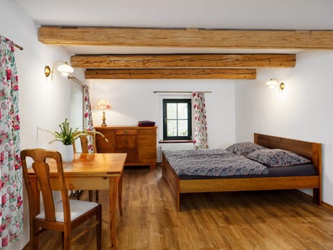 Bed, Photo of the whole room