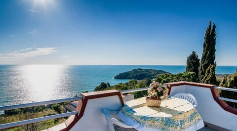 Nearby landmark, Balcony/Terrace, Sea view