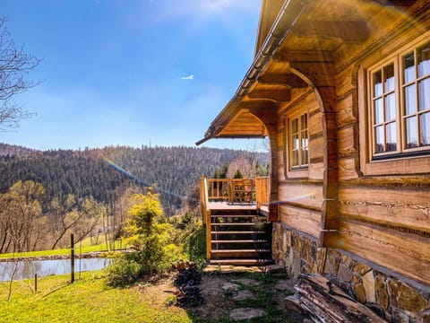 Property building, Neighbourhood, Natural landscape, Garden, Mountain view
