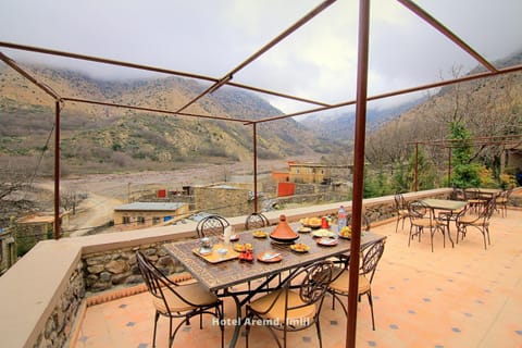 Restaurant/places to eat, Balcony/Terrace, Food and drinks, Food, Mountain view