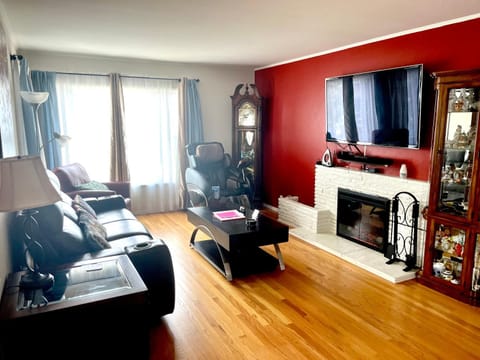 Communal lounge/ TV room, Living room, Evening entertainment