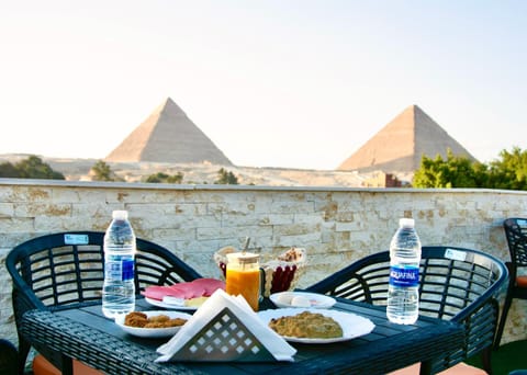 Day, Natural landscape, Food and drinks, Dining area, Food, Drinks
