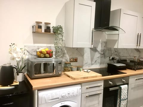 Coffee/tea facilities, Kitchen or kitchenette, minibar, washing machine