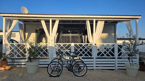 Property building, Balcony/Terrace, Cycling