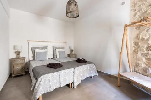 La Tour 1 Appartement au coeur du centre ville Apartment in L'Isle-sur-la-Sorgue