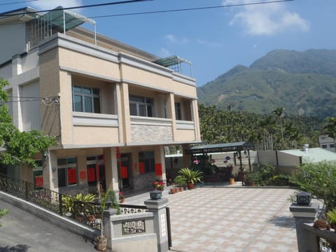 Property building, Facade/entrance, Day, Mountain view, Internal: Not applicable to any particular room
