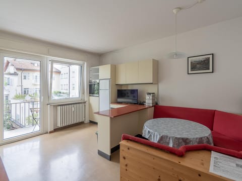 Dining area, kitchen
