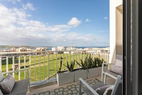 Balcony/Terrace, City view