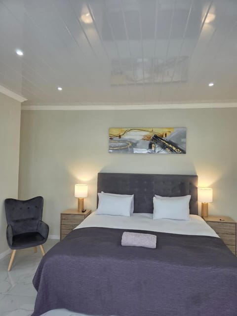 LND GUEST HOUSE Bed and Breakfast in Cape Town