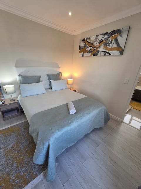 LND GUEST HOUSE Bed and Breakfast in Cape Town