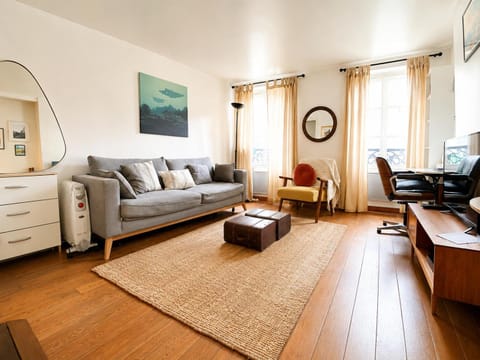 TV and multimedia, Living room, Seating area, hair dresser
