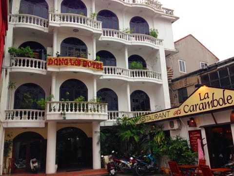 Facade/entrance