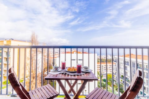 Property building, Balcony/Terrace, Sea view