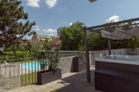 Hot Tub, Balcony/Terrace, Pool view, Swimming pool
