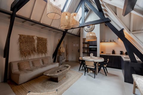 Decorative detail, Seating area, Dining area, heating, internet, kitchen