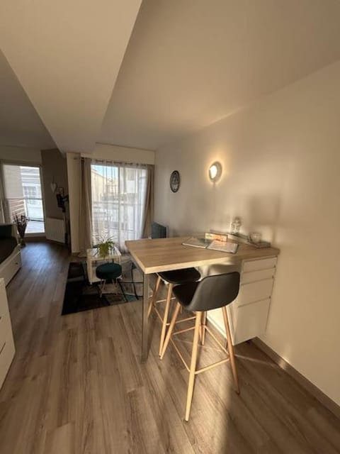 Les Bains - Studio Vue Mer Latérale - Balcon - Plage au Pied - Val-André Apartment in Brittany