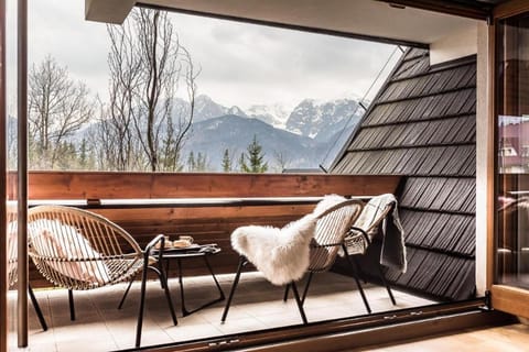 Day, View (from property/room), Balcony/Terrace, Seating area, Mountain view