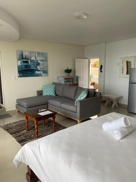 Seaview Sunset Boutique Apartments Gordonsbay Solar powered Apartment in Cape Town