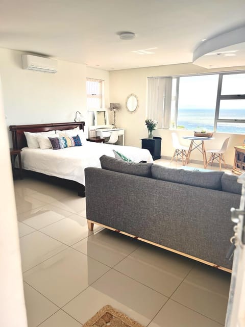 Seaview Sunset Boutique Apartments Gordonsbay Solar powered Apartment in Cape Town