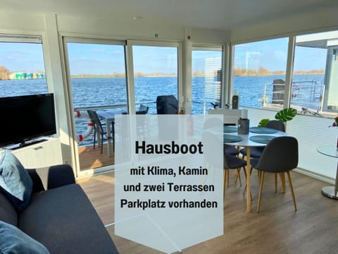 TV and multimedia, Living room, Dining area, River view