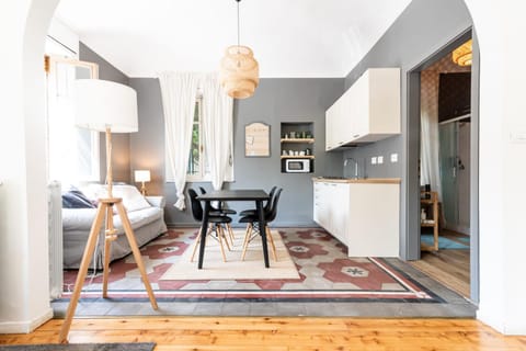 Kitchen or kitchenette, Seating area