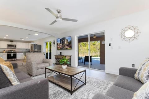 Beautiful 5Bd Single Family w/ Game Room @ 106 Lake Wilson Preserve House in Loughman