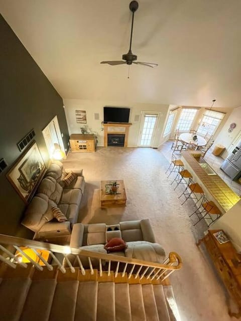 NEW Contemporary Chalet 5 Bed/3 Bath in Split Rock Chalet in Kidder Township