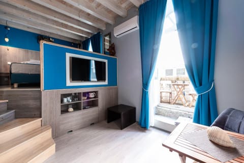 TV and multimedia, Seating area
