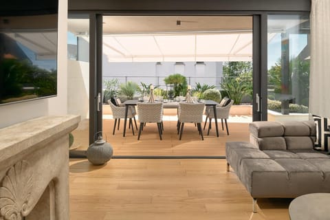 Patio, Day, TV and multimedia, View (from property/room), Balcony/Terrace, Living room, Seating area